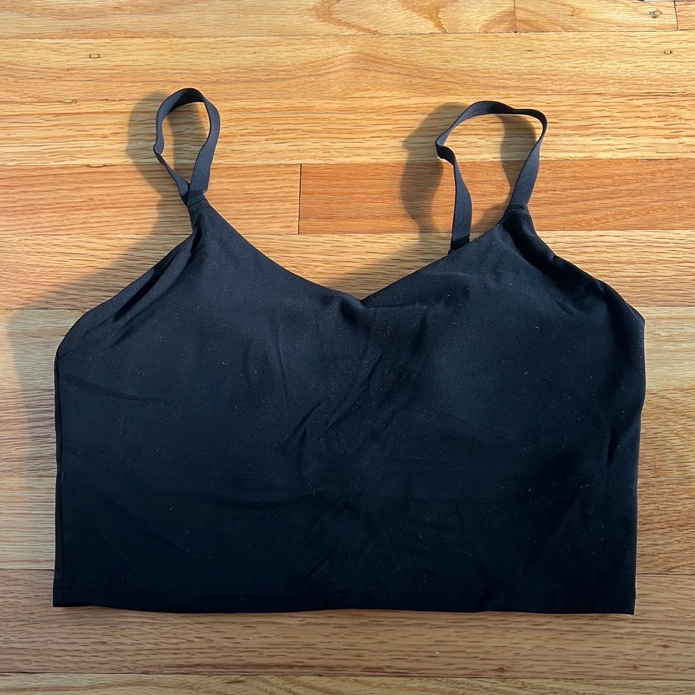 Athleta Elation Crop V-Neck size small D/DD in black
